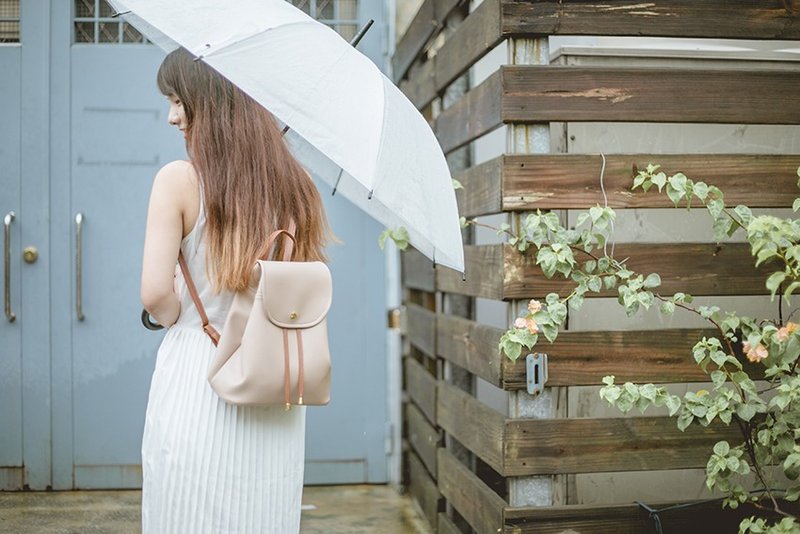 保證不脫皮-一年保固-台灣製作-純素皮革－經典後背包_拿鐵色 - 後背包/背包/書包 - 乳膠 卡其色