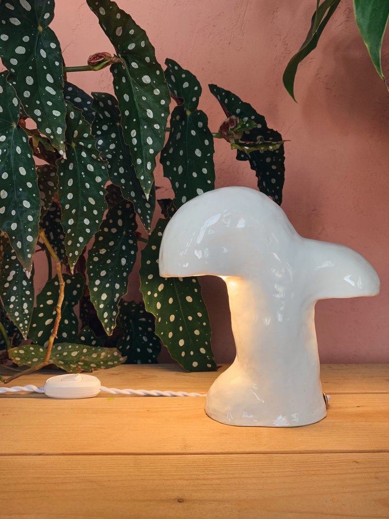 Table lamp / table light - 燈具/燈飾 - 陶 白色