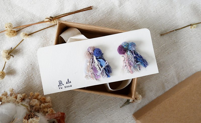 [A little point] handmade wool felt yarn earrings | cyan | needle - Earrings & Clip-ons - Polyester Blue