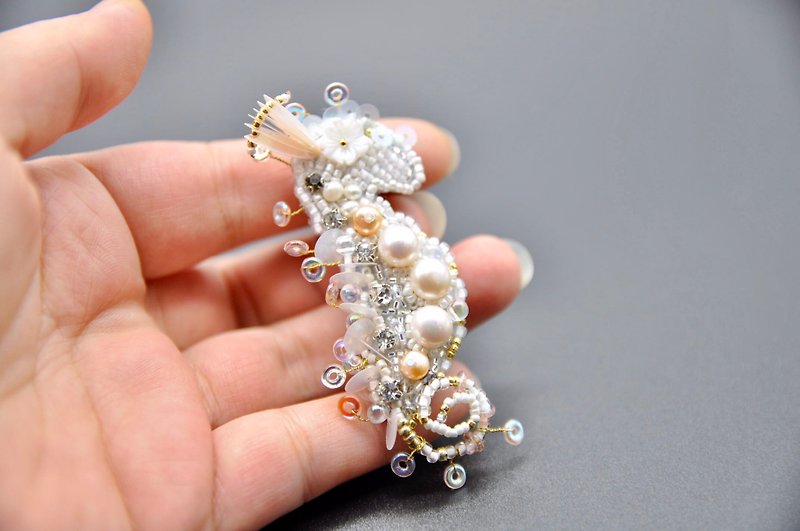 French Embroidered Pearl Seahorse Princess Shoes - Brooches - Other Materials 