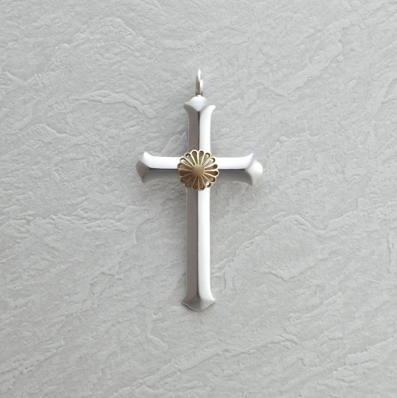 925 silver Jūmonji Cross Pendant with 18k Kiku (s) - Necklaces - Sterling Silver Silver