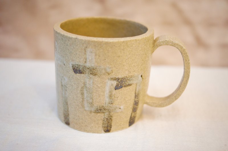 Handmade pottery intertwined mug 230ml coffee cup water cup - Plates & Trays - Pottery Khaki