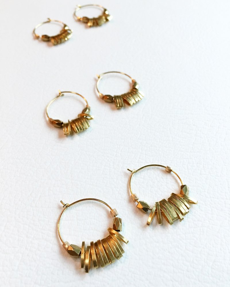 ololssim golden vintage ethnic earrings - ต่างหู - โลหะ สีนำ้ตาล