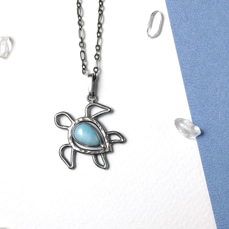 handmade silver larimar sea turtle pendant - สร้อยคอ - เครื่องเพชรพลอย สีน้ำเงิน