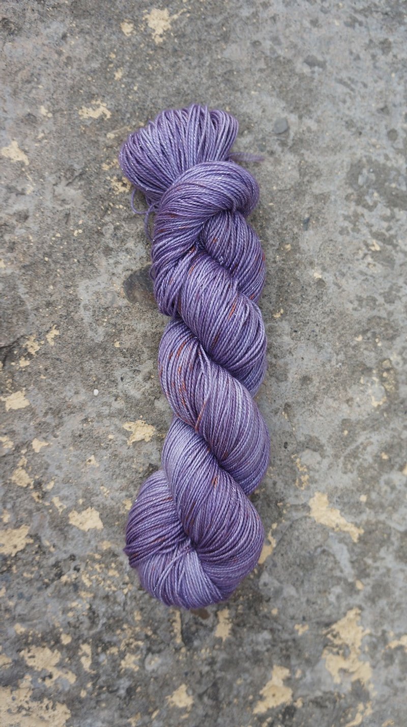 Hand dyed thread. sparkle light purple - เย็บปัก/ถักทอ/ใยขนแกะ - ขนแกะ สีม่วง