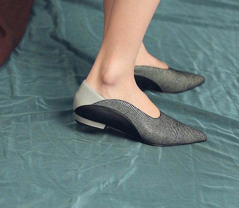 Wave layer stitching leather pointed flat shoes apricot white black gray - Women's Leather Shoes - Genuine Leather Gray