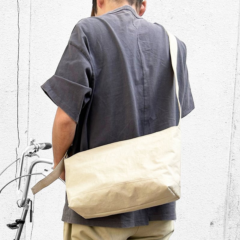 DRIFTER-S Off Beige KONBU Water Repellent Nylon Shoulder Bag - กระเป๋าแมสเซนเจอร์ - ไนลอน สีกากี