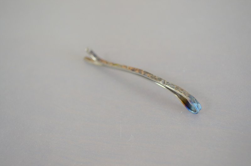 A slightly more mature pure titanium hairpin, rounded hammered finish, Butt Blue, made to order - Hair Accessories - Other Metals Silver