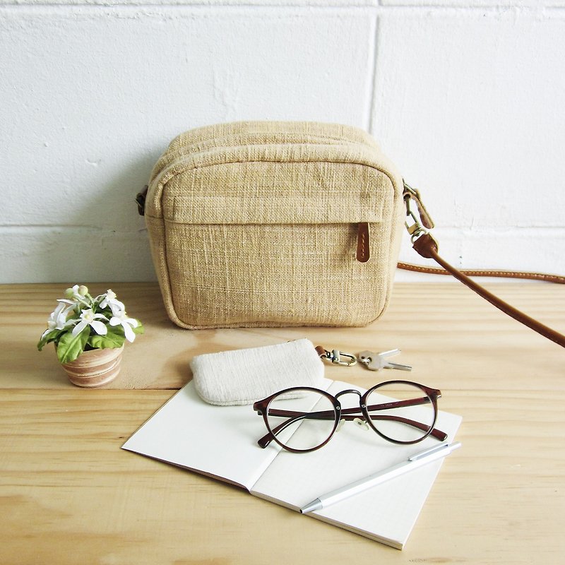 Little Tan Midi Bags Hand woven and Botanical Dyed Cotton Tan Color 斜背包 - Messenger Bags & Sling Bags - Cotton & Hemp Brown