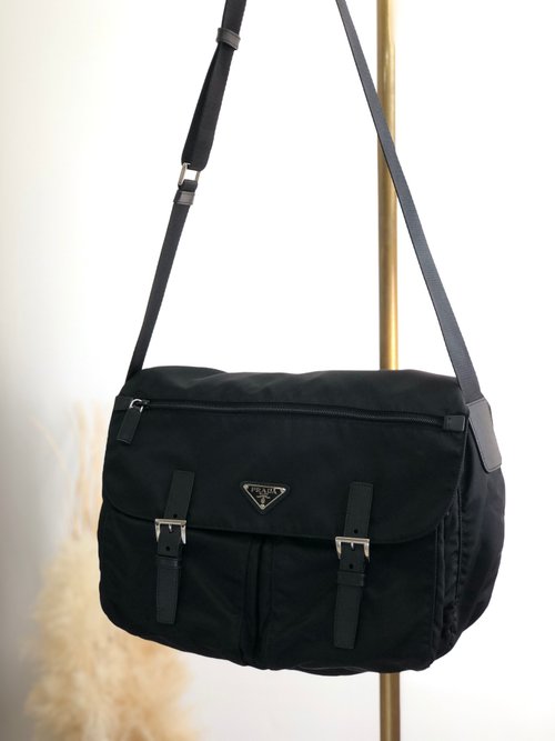 プラダ　PRADA メッセンジャーバッグ　トライアングルロゴ　ブラック　ナイロン PRADA プラダ トライアングルロゴ ナイロン×レザー トートバッグ