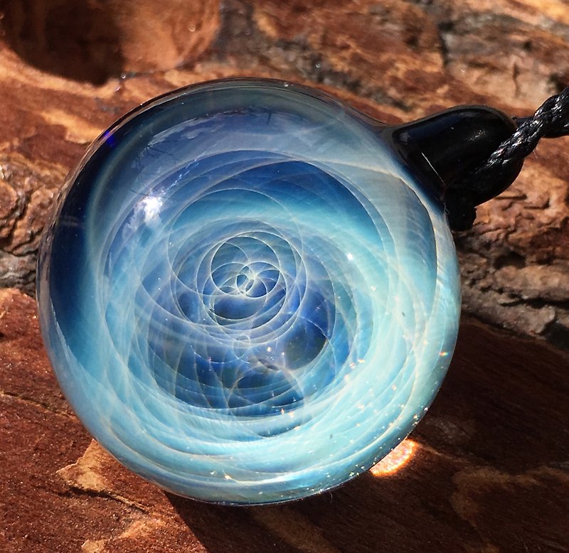 boroccus  A nebula  Cloud whirlpool  The solid design  Thermal glass pendant. - Necklaces - Glass Blue