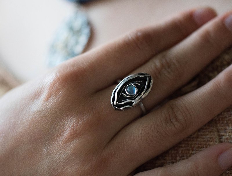 Female Yin sterling silver moonstone - General Rings - Silver White