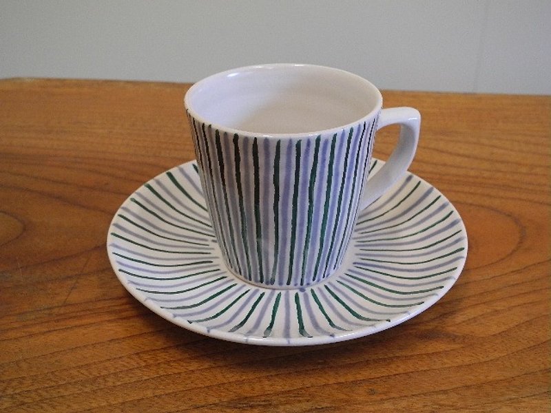 Striped cup & saucer - ถ้วย - เครื่องลายคราม หลากหลายสี
