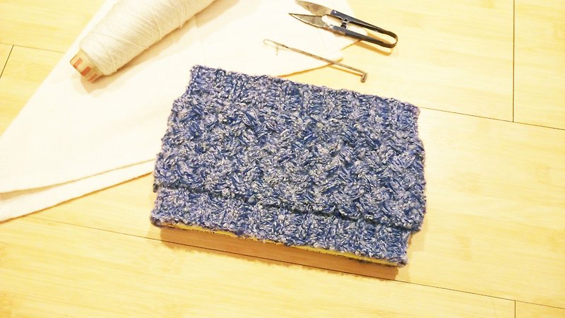 Lan hand-made knitted headband (flower yarn blue and white dots)