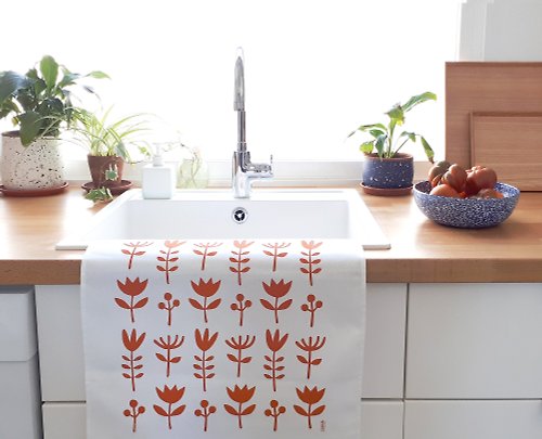 Olula Tea towel Wild Flowers made of screenprinted cotton. Cheer up your home!