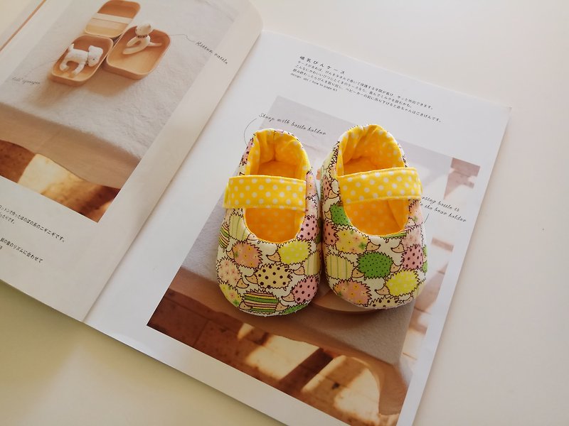 <Yellow> hedgehog beauty gift baby shoes baby shoes - รองเท้าเด็ก - กระดาษ สีเหลือง