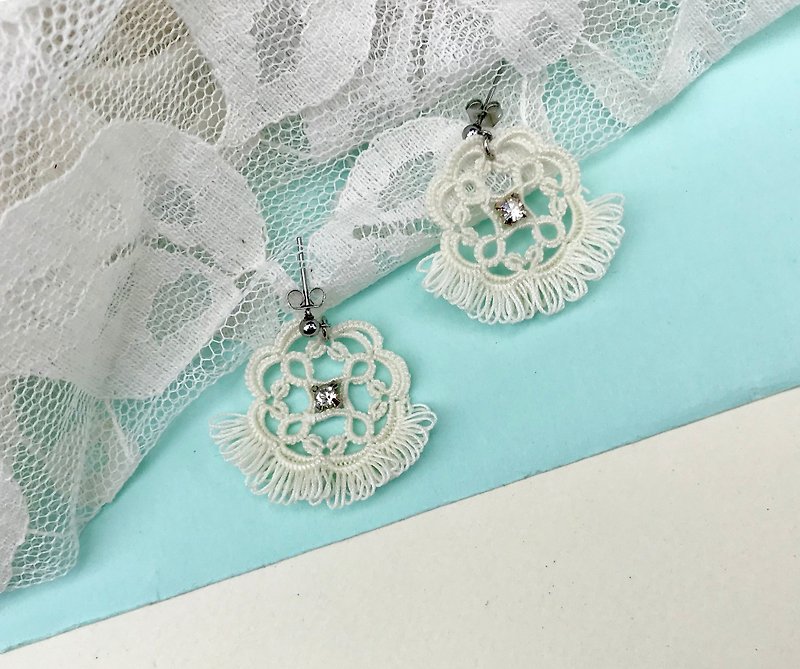 tatted lace tassel earrings(color) / gift / lovely style / Clip-ons - ต่างหู - ผ้าฝ้าย/ผ้าลินิน ขาว