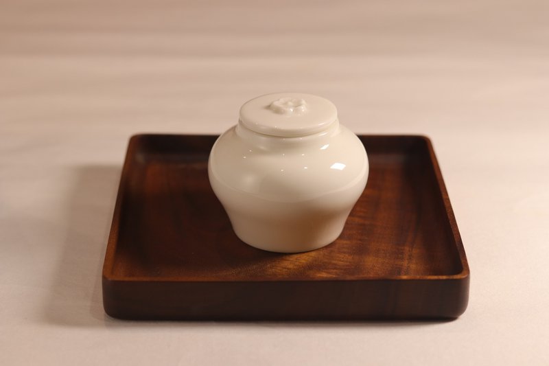 敦睦窯-玉瓷茶倉 小落梅款 - 茶壺/茶杯/茶具 - 陶 白色