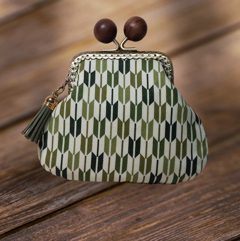 【MY. Handmade】Kiss lock coin purse/cosmetic bag/key bag/ kiss lock bag - Toiletry Bags & Pouches - Cotton & Hemp Green