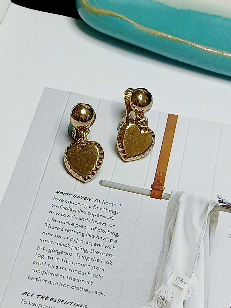 vintage jewelry Monet heart-shaped pendant clip earrings - ต่างหู - โลหะ 