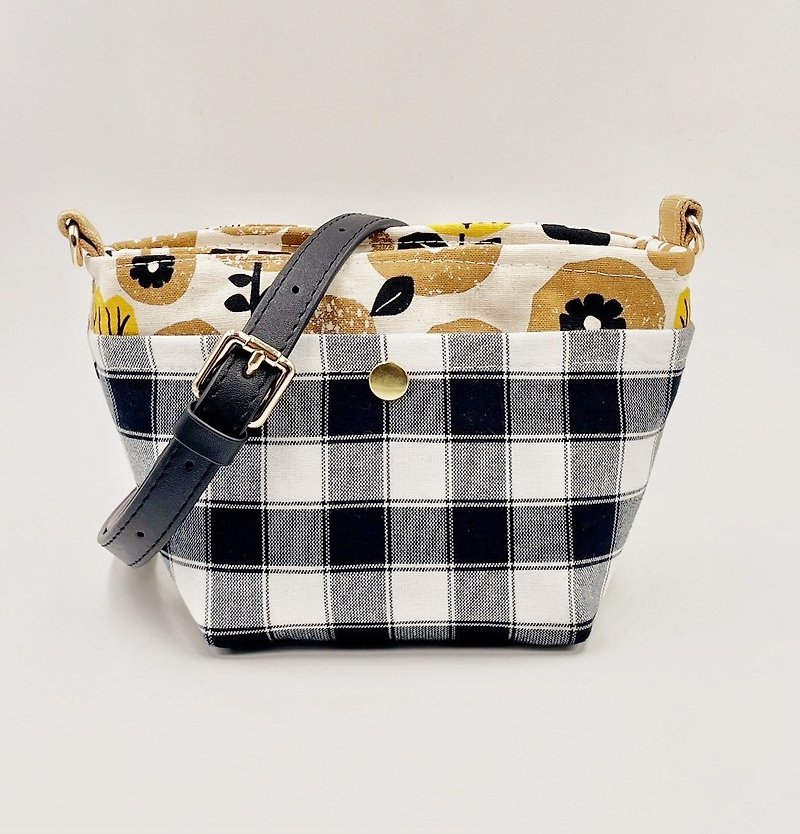[Designed and manufactured by Kinmen] Japanese boat-shaped zipper cross-body bag with yellow flowers - Kinmen Flower Pei - Messenger Bags & Sling Bags - Cotton & Hemp Multicolor