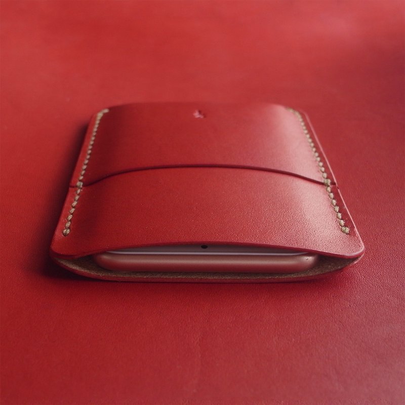 Smartphone Case using Sappan Wood(すおう) Dyed Leather【spot / すぽっと】 - Phone Cases - Genuine Leather Red