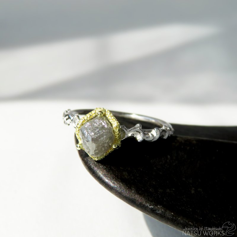 rough Diamond with Gold and Silver Ring - แหวนทั่วไป - เครื่องเพชรพลอย สีทอง