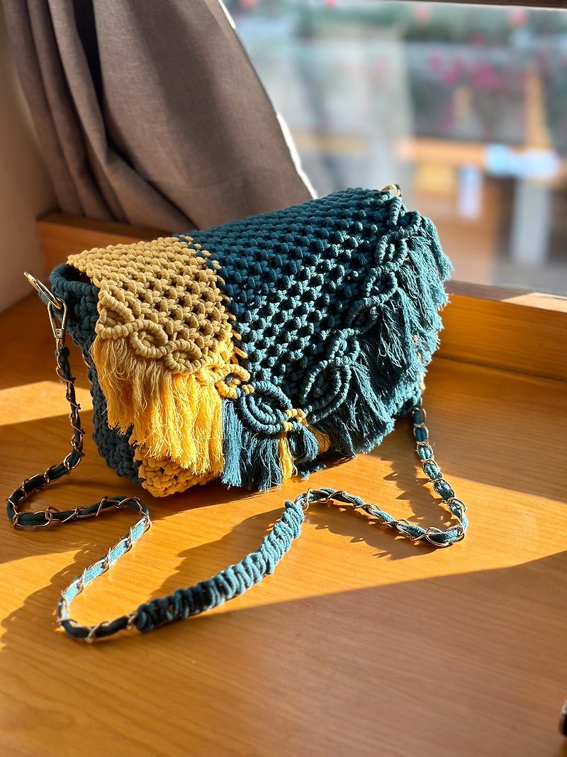 macrame french braid crossbody bag - กระเป๋าแมสเซนเจอร์ - ผ้าฝ้าย/ผ้าลินิน สีเขียว