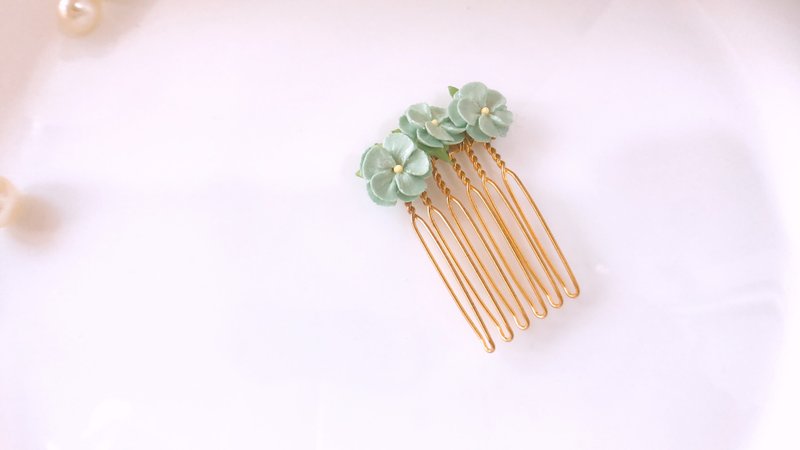 Vintage Double Petal Flower Handmade Clay Handmade Hair Comb - เครื่องประดับผม - ดินเหนียว 