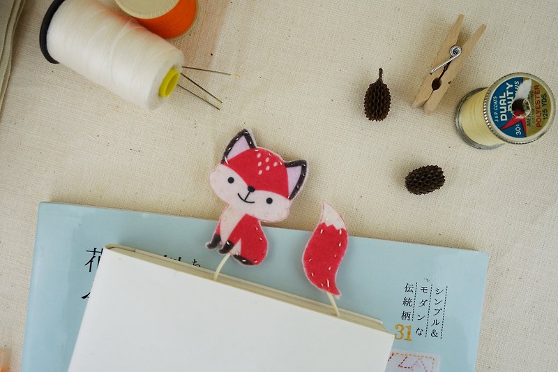 Cloth bookmark - fox looking for tail - Bookmarks - Other Materials Multicolor