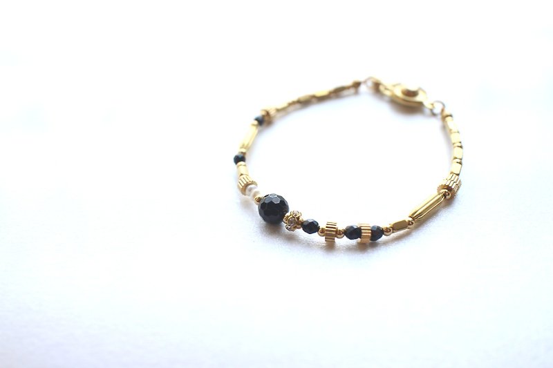 Black agate  pearl brass handmade bracelet - สร้อยข้อมือ - ทองแดงทองเหลือง หลากหลายสี