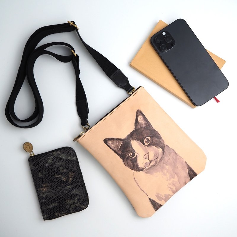 Zipper pochette / Hachiware cat / Nume - กระเป๋าแมสเซนเจอร์ - หนังแท้ สีกากี