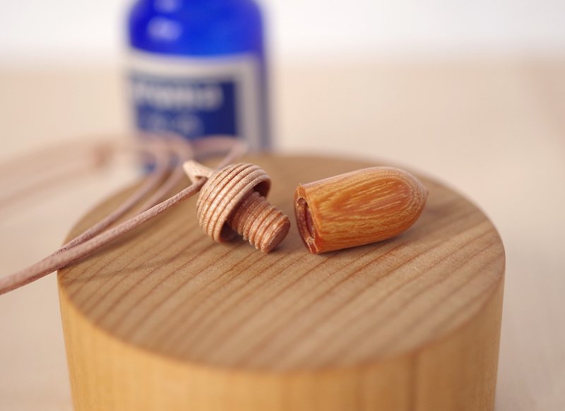 Aroma diffuser,  Pendant, Wood Carving Acorn, KEYAKI & Maple - สร้อยคอ - ไม้ สีส้ม