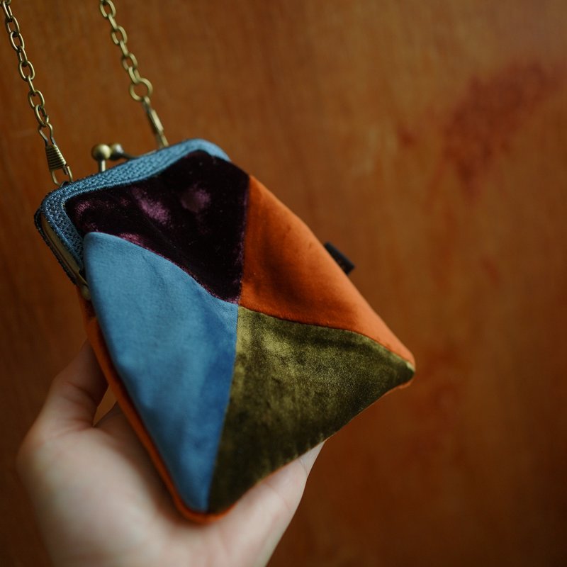 Geometric Gold Embroidery Piece Small Waste Kiss Lock Bag Coin Purse - กระเป๋าใส่เหรียญ - วัสดุอื่นๆ หลากหลายสี