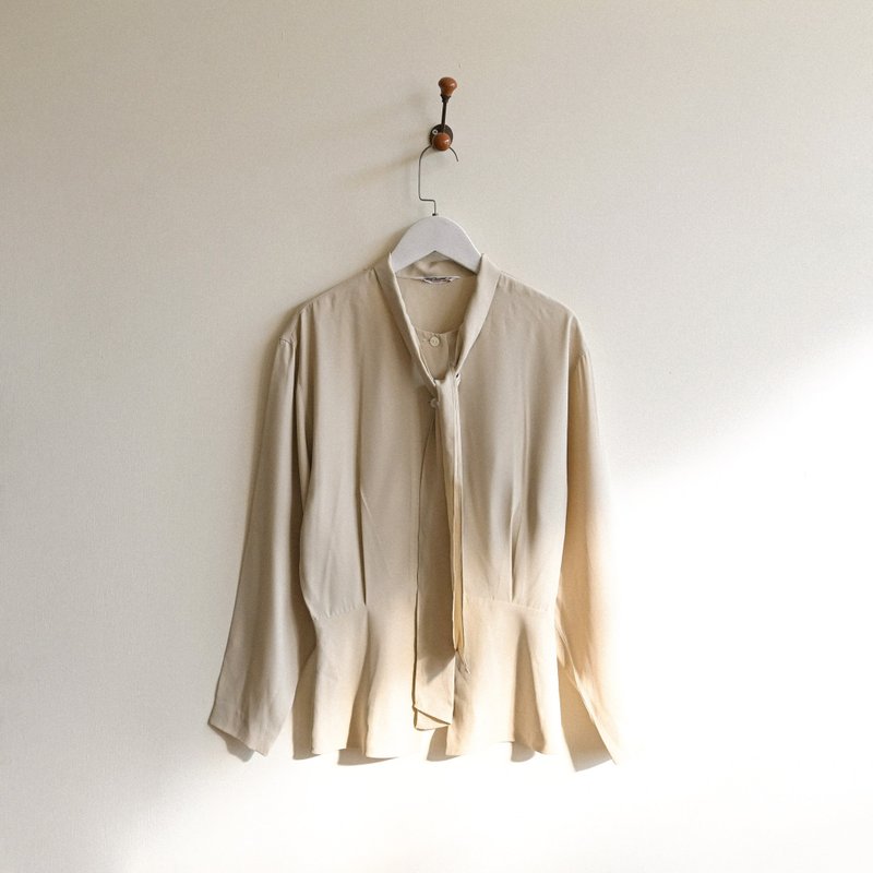 【NaSuBi Vintage】lotus leaf stitching solid color strap vintage shirt - Women's Shirts - Other Man-Made Fibers 