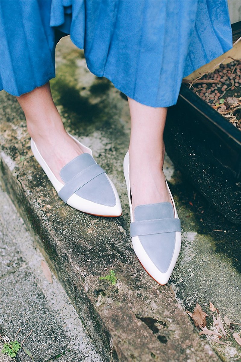Perfect pseudo-slim feet! Honey light wax double-color flat shoes gray blue full leather MIT Taiwan handmade - รองเท้าลำลองผู้หญิง - หนังแท้ สีน้ำเงิน