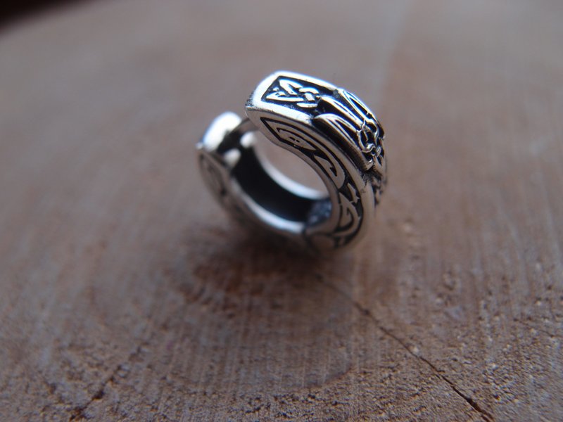 Ukrainian trident tryzub silver earring 0.6 inch SINGLE unisex - 耳環/耳夾/耳骨夾 - 純銀 銀色