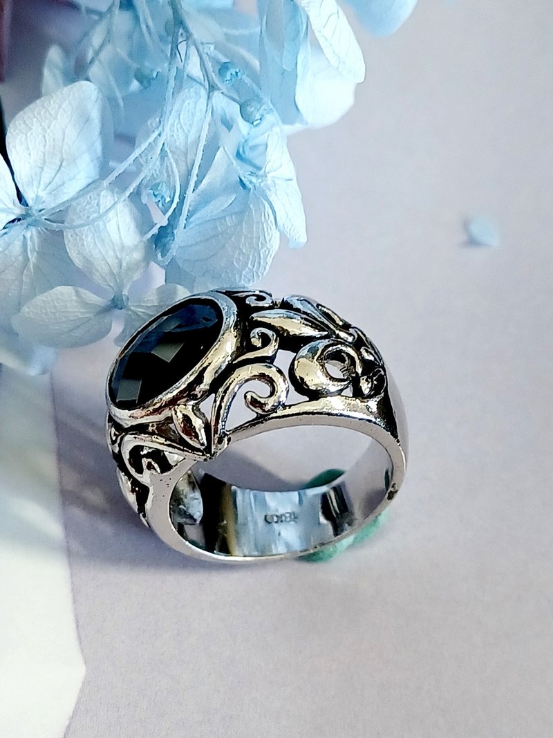 vintage jewelry 古典百合鏤空圖騰黑鑽 戒指 - 戒指 - 其他金屬 