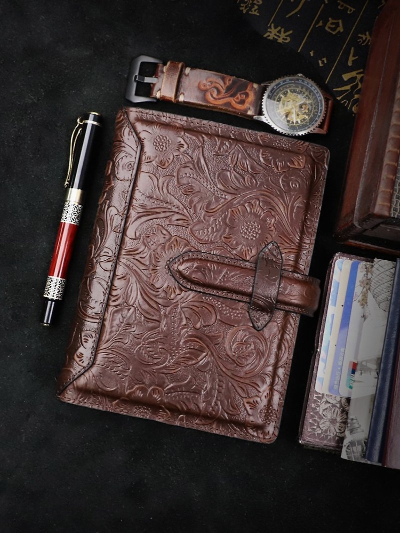 Handmade leather travel diary, top layer cowhide A6 leather six hole notebook - สมุดบันทึก/สมุดปฏิทิน - หนังแท้ สีนำ้ตาล