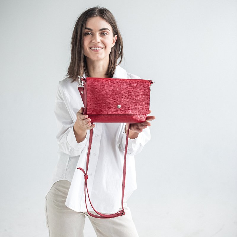 Red Pebbled Leather Crossbody Bag | Women's Shoulder Bag for Everyday Use - 手拿包 - 真皮 紅色