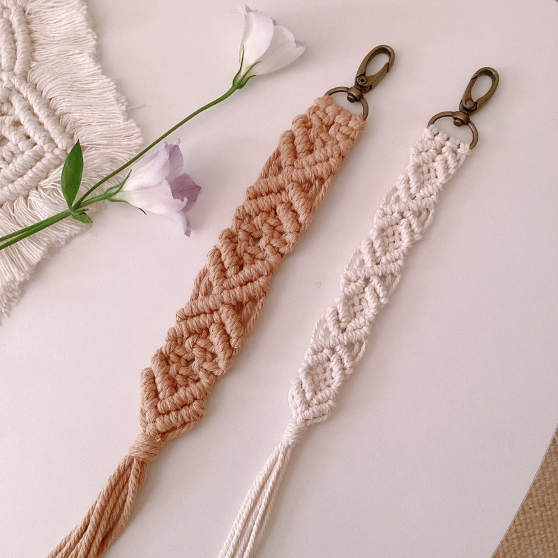 Tannpopo handmade woven boho charm keychain - ที่ห้อยกุญแจ - ผ้าฝ้าย/ผ้าลินิน สีกากี