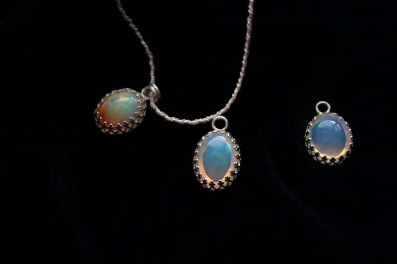 Journal-Natural boutique opal blue color light/green fire color light goddess lace opal sterling silver necklace - สร้อยคอ - เครื่องเพชรพลอย 