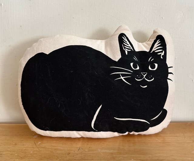 悪魔執事と黒い猫 ダイカットクッション ルカス Amazon.co.jp: 受注限定 悪魔執事と黒い猫 あくねこ ルカス