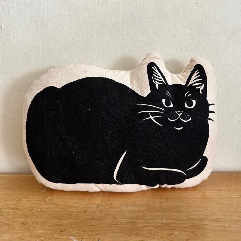 Silkscreen print cat cushion black cat - หมอน - ผ้าฝ้าย/ผ้าลินิน สีดำ