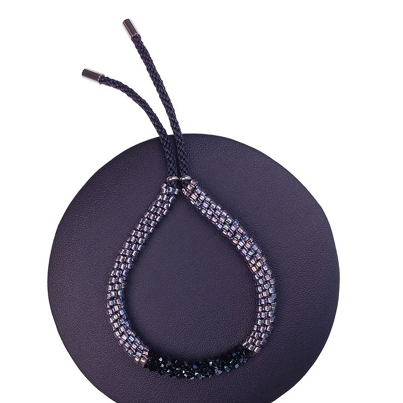 Beauty Black Bracelet made with Swarovski Crystals - สร้อยข้อมือ - วัสดุอื่นๆ สีดำ