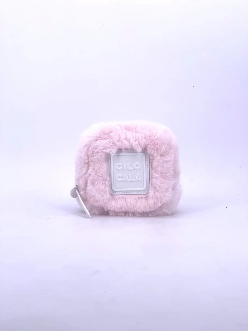 Fur Milky Square pouch - กระเป๋าเครื่องสำอาง - วัสดุอื่นๆ 