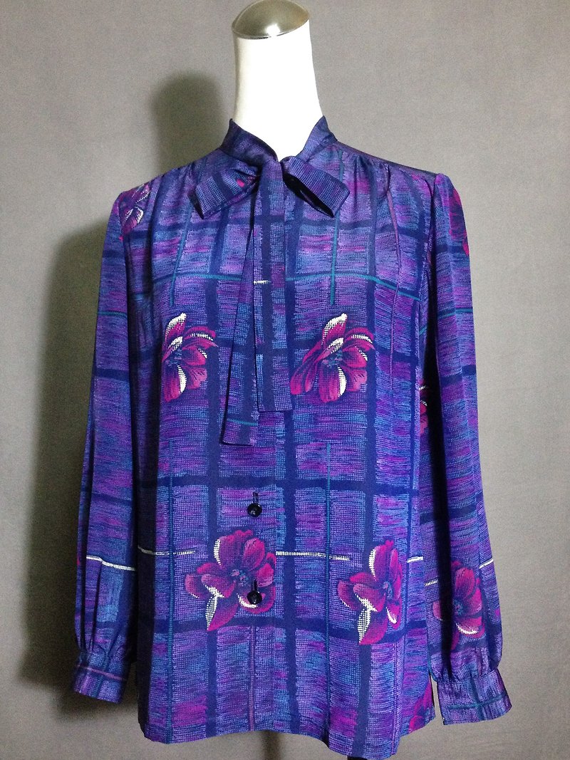 Ping-pong vintage [vintage shirt / tie flowers checkered vintage blouse] abroad back VINTAGE - เสื้อเชิ้ตผู้หญิง - เส้นใยสังเคราะห์ สีม่วง
