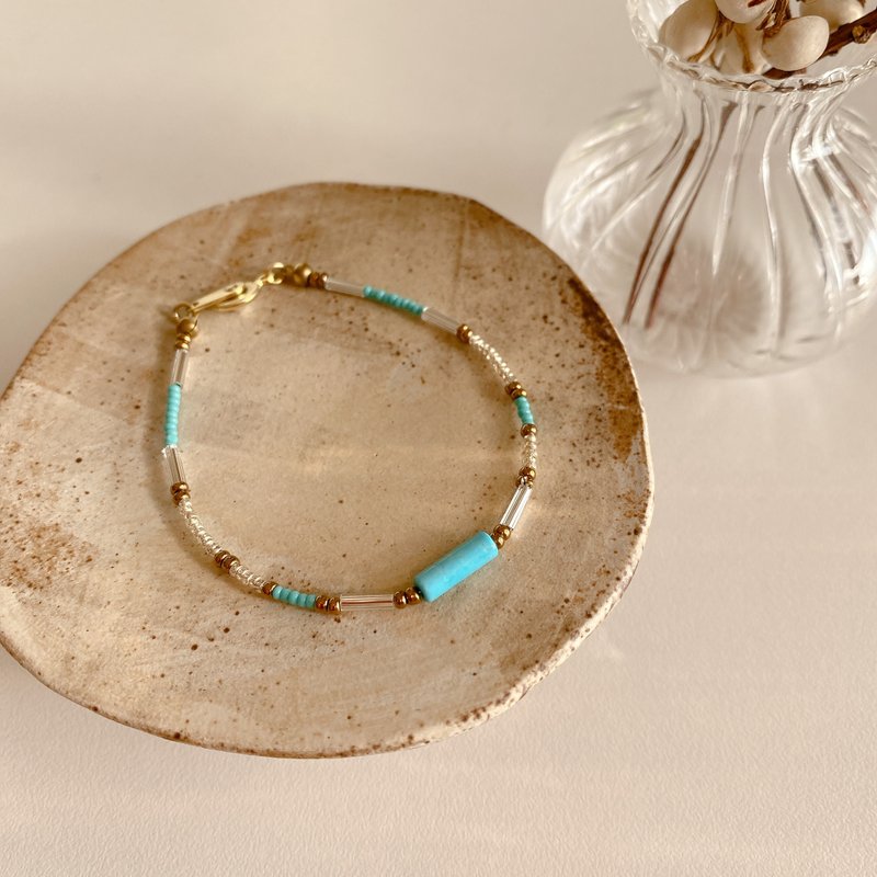 晴空海島 - チェコビーズ ターコイズ 真鍮ブレスレット - ブレスレット - 銅・真鍮 多色