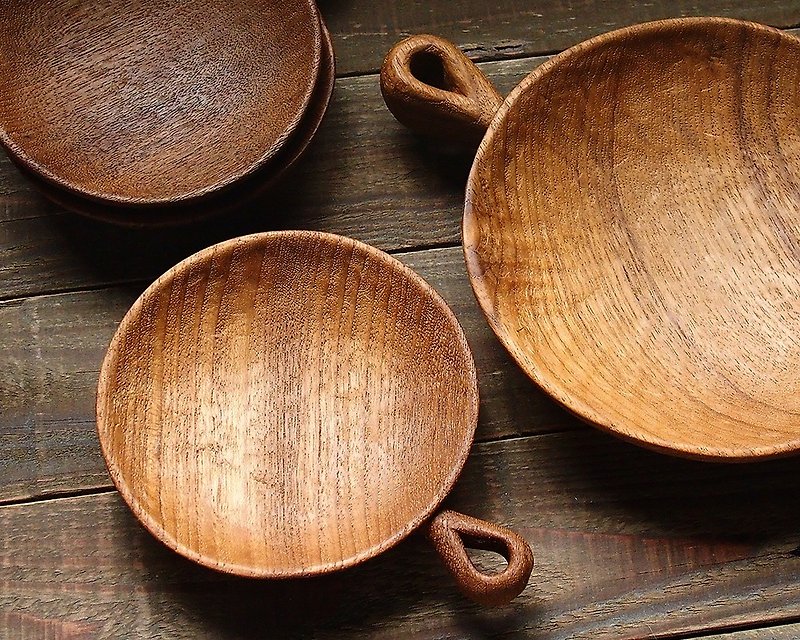 Qing system. Handmade wooden round dish-teak - จานเล็ก - ไม้ สีนำ้ตาล