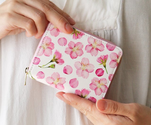 Full bloom Sakura pattern pressed flower leather long wallet - Shop TOUKA  Wallets - Pinkoi